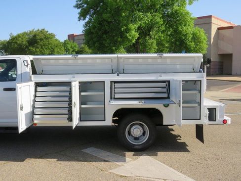 New 2022 RAM 3500 Tradesman image 9