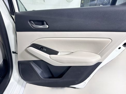 Used 2022 Nissan Altima 2.5 SV w/ SV Premium Package FWD image 28