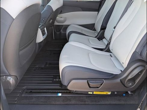 New 2026 Kia Carnival EX image 8