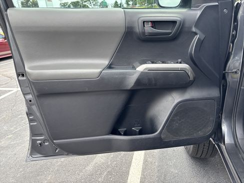 Used 2021 Toyota Tacoma SR5 w/ Technology Package AWD/4WD image 13