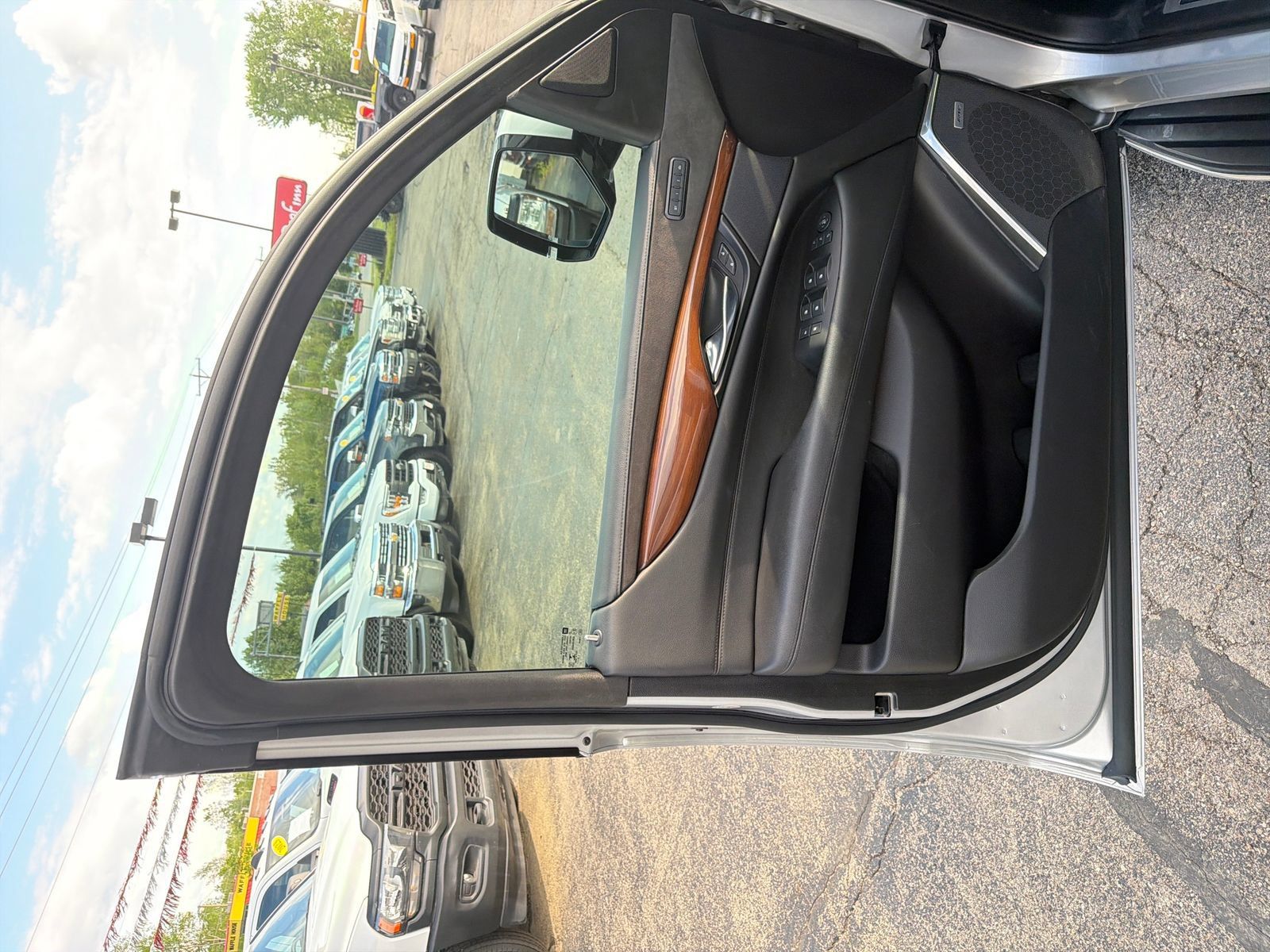 Used 2020 Cadillac Escalade Luxury AWD/4WD image 12