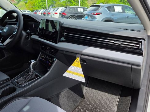 Used 2026 Volkswagen Jetta SE FWD image 49