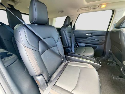 Used 2023 Nissan Pathfinder SL w/ SL Premium Package AWD/4WD image 31