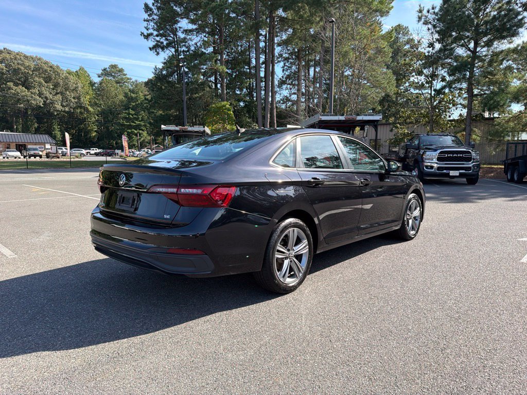 Used 2024 Volkswagen Jetta SE FWD image 5