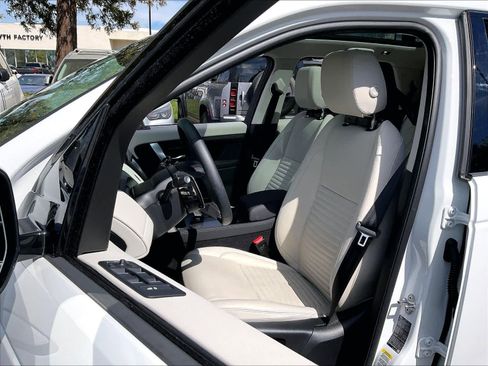 Used 2025 Land Rover Discovery Sport S image 26