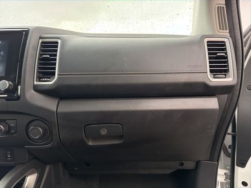 Used 2024 Nissan Frontier SL image 21