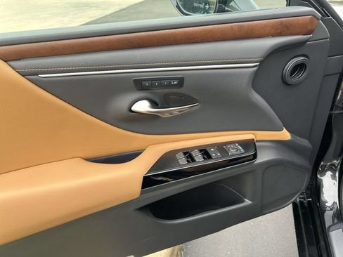 Used 2025 Lexus ES 350 w/ Premium Package FWD image 11