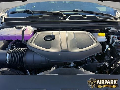 New 2026 RAM 1500 4x4 Crew Cab image 11