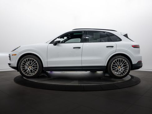Certified 2023 Porsche Cayenne S Platinum image 2