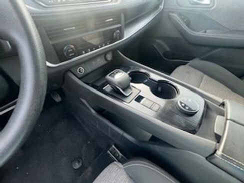 Used 2023 Nissan Rogue SV AWD/4WD image 12