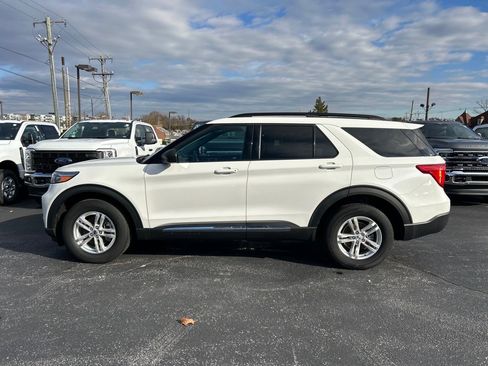Used 2023 Ford Explorer XLT image 4