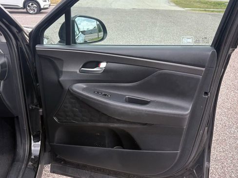 Used 2020 Hyundai Santa Fe SE image 17