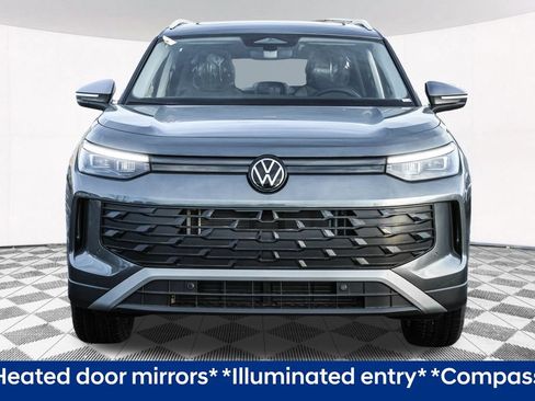 Used 2026 Volkswagen Tiguan SE AWD/4WD image 9