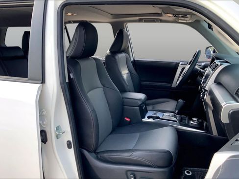 Used 2022 Toyota 4Runner SR5 Premium w/ Moonroof Package AWD/4WD image 9