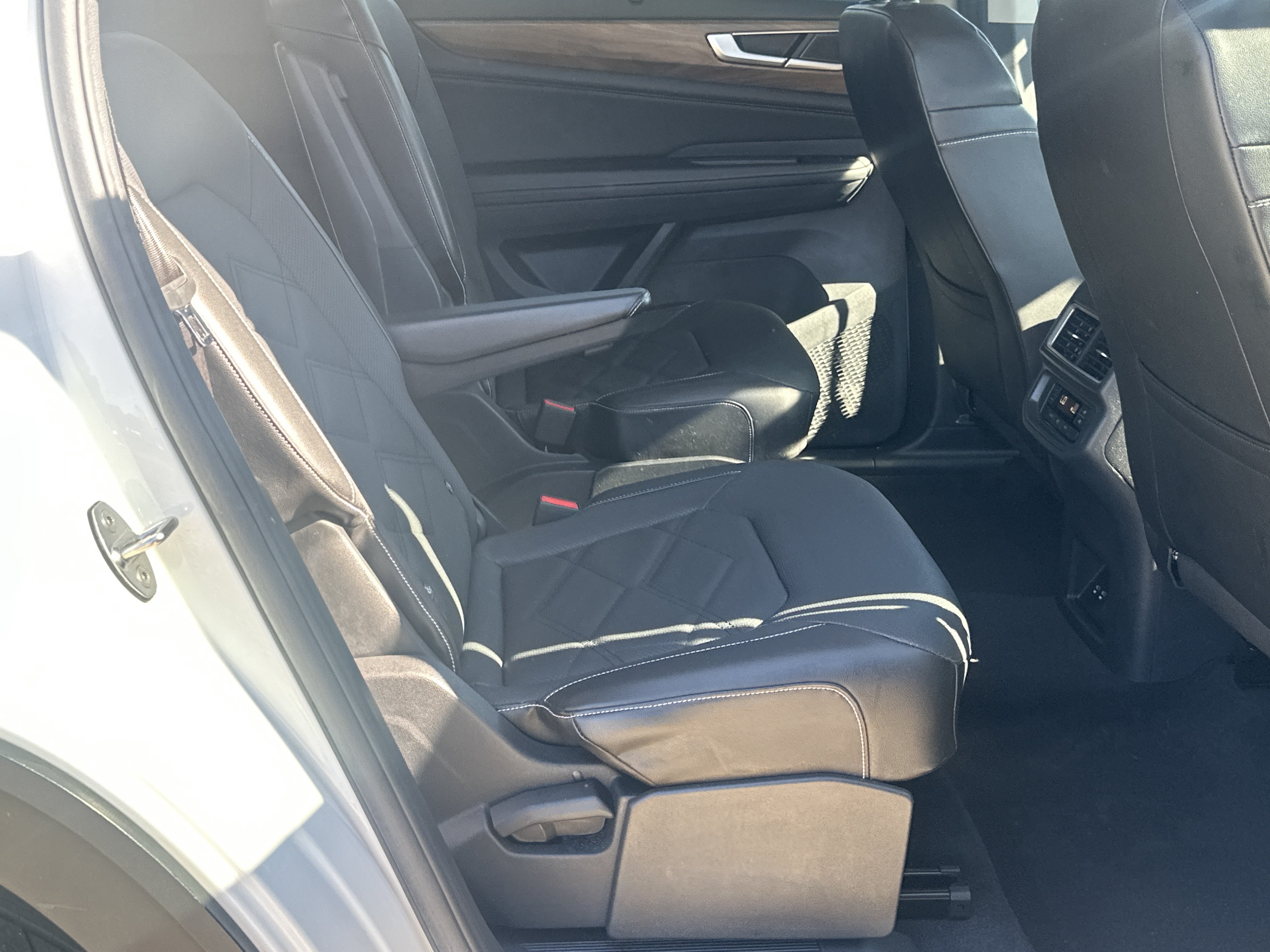Used 2024 Volkswagen Atlas SE AWD/4WD image 15