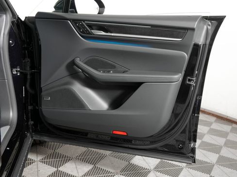 New 2026 Porsche Macan 4 Electric AWD/4WD image 37