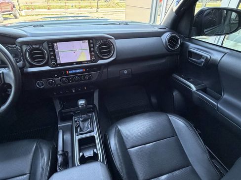 Used 2021 Toyota Tacoma TRD Sport w/ TRD Premium Sport Package AWD/4WD image 24