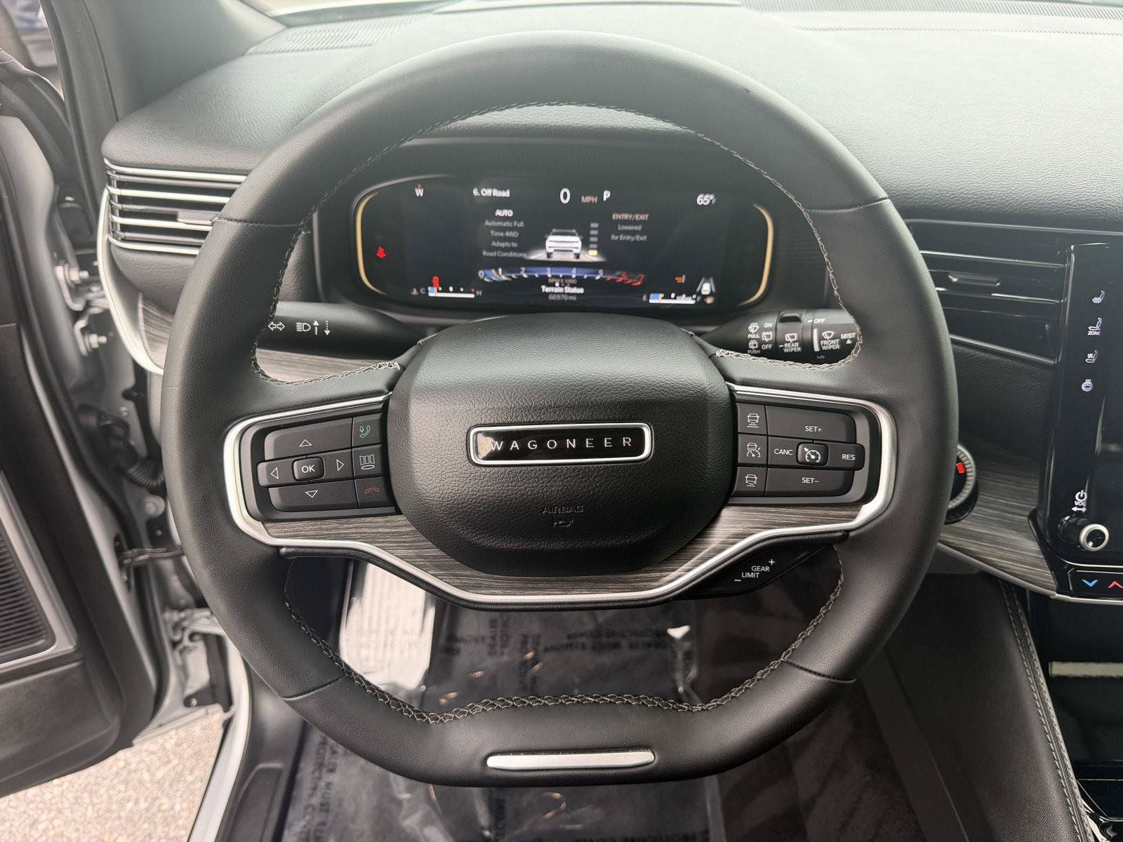 Used 2024 Jeep Wagoneer Series III AWD/4WD image 13