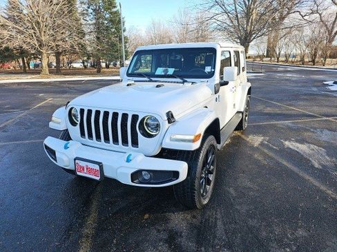 Used 2021 Jeep Wrangler Unlimited Sahara image 2