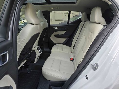 Certified 2024 Volvo XC40 B5 Ultimate w/ Climate Package image 26