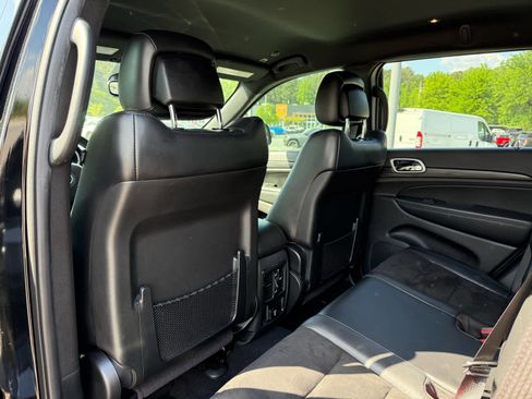 Used 2020 Jeep Grand Cherokee Altitude RWD image 26