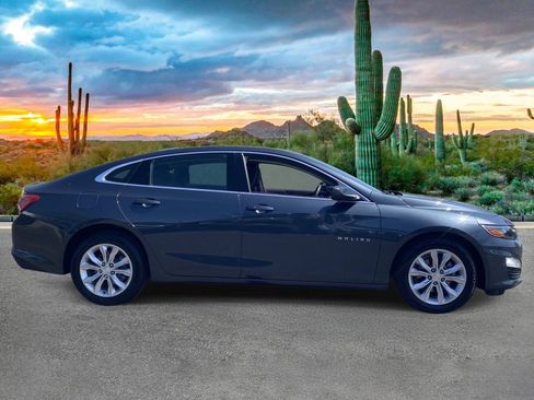 Used 2020 Chevrolet Malibu LT FWD image 2
