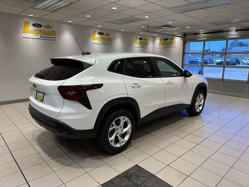 New 2026 Chevrolet Trax LS w/ LS Convenience Package FWD image 17