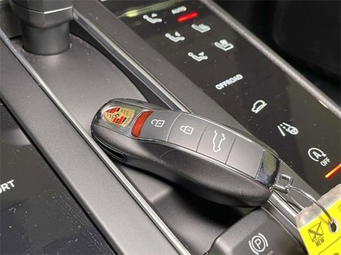 Used 2025 Porsche Macan image 50