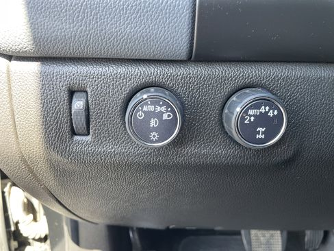 Used 2017 Chevrolet Colorado Z71 AWD/4WD image 28
