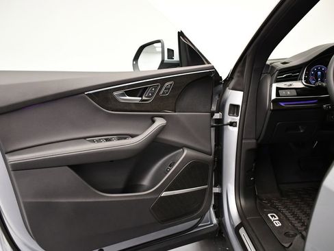 Used 2025 Audi Q8 Premium Plus image 31