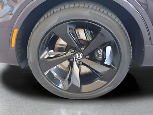 Used 2023 Bentley Bentayga Extended Wheelbase AWD/4WD image 6