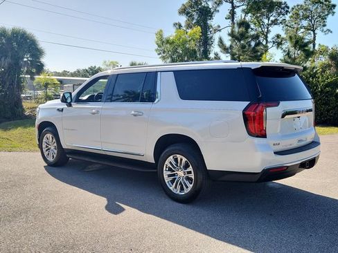 Used 2022 GMC Yukon XL SLT w/ SLT Luxury Package AWD/4WD image 3
