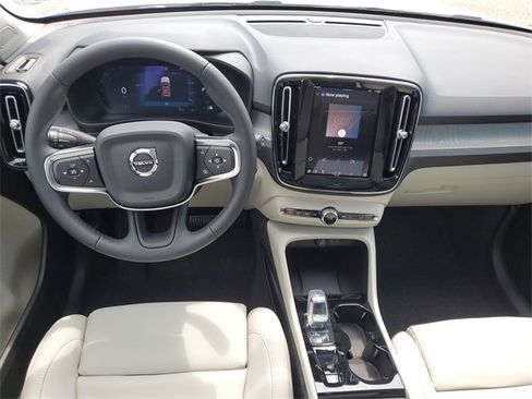 Used 2025 Volvo XC40 B5 Plus w/ Protection Package Premier image 22