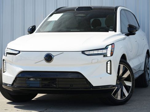 Used 2025 Volvo EX90 Plus image 3