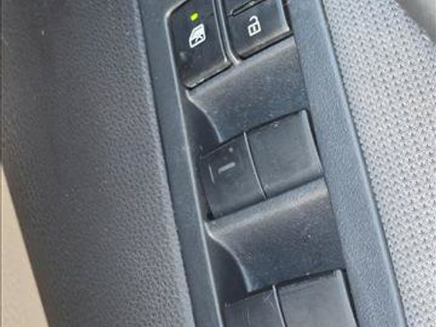 Used 2020 Toyota Corolla LE FWD image 9