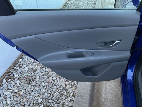 Used 2025 Hyundai Elantra SEL image 17