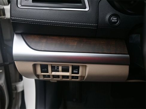 Used 2019 Subaru Outback 2.5i Limited w/ Popular Package #2 image 17