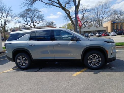 New 2026 Chevrolet Traverse LT w/ Driver Confidence Package AWD/4WD image 3