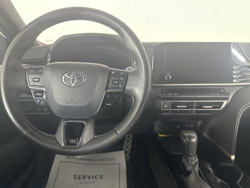 Used 2025 Toyota Camry SE FWD image 13