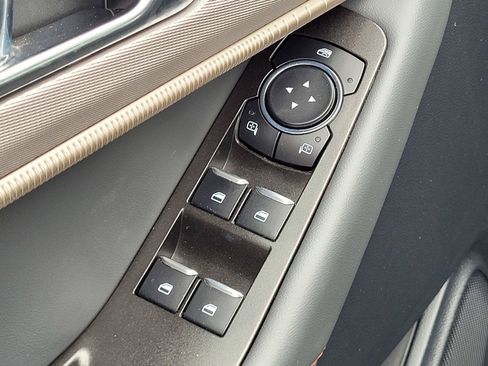 Used 2025 Ford Explorer Active RWD image 18