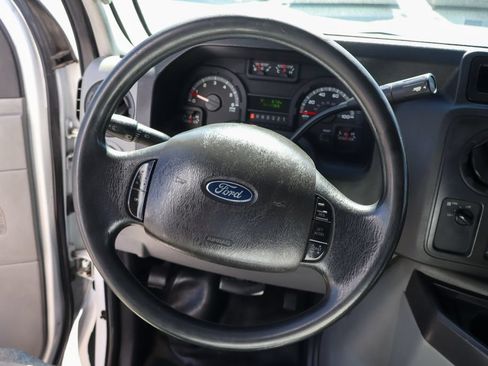 Used 2015 Ford E-450 and Econoline 450 Super Duty RWD image 24