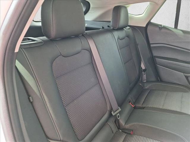 Used 2025 Chevrolet Trax LT FWD image 19