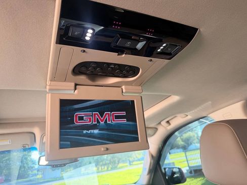 Used 2018 GMC Yukon SLT w/ Premium Edition AWD/4WD image 16
