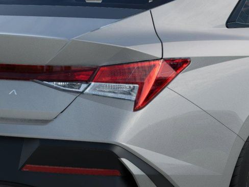 New 2025 Hyundai Elantra SE image 10