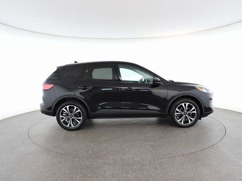 Used 2022 Ford Escape SE w/ SE Sport Appearance Package image 22