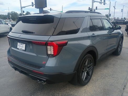 Used 2025 Ford Explorer ST AWD/4WD image 6