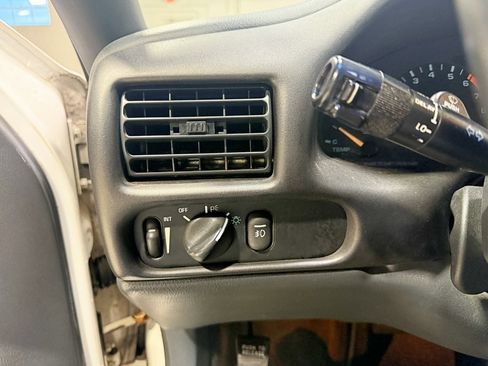 Used 1997 Oldsmobile Cutlass Supreme SL image 13