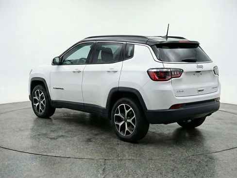 Used 2025 Jeep Compass Limited AWD/4WD image 5