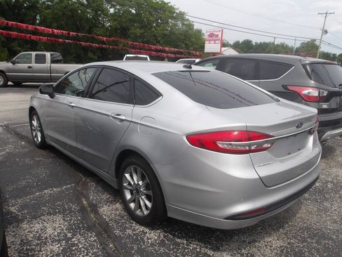 Used 2017 Ford Fusion SE w/ Fusion SE Technology Package FWD image 6
