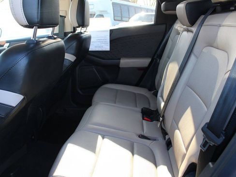 Used 2020 Ford Escape Titanium image 9